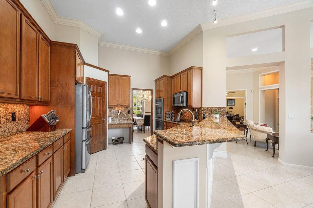 Activo con contrato: $1,150,000 (5 camas, 3 baños, 3178 Pies cuadrados)