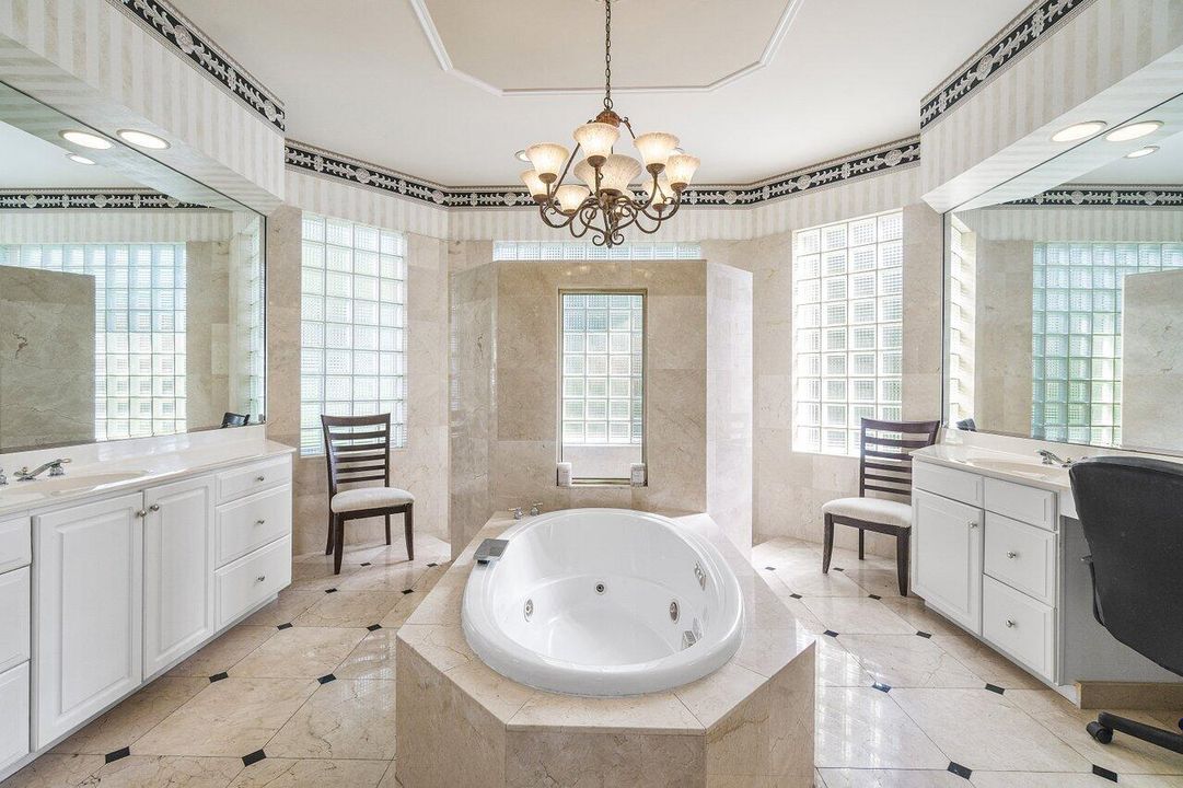 Activo con contrato: $1,150,000 (5 camas, 3 baños, 3178 Pies cuadrados)