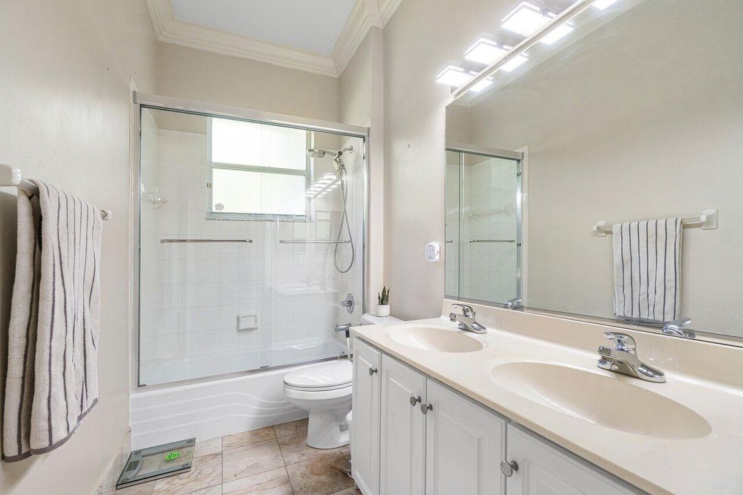 Activo con contrato: $1,150,000 (5 camas, 3 baños, 3178 Pies cuadrados)