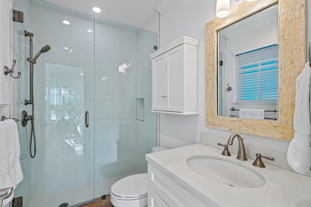 合同活跃: $2,495,000 (4 贝兹, 3 浴室, 2796 平方英尺)