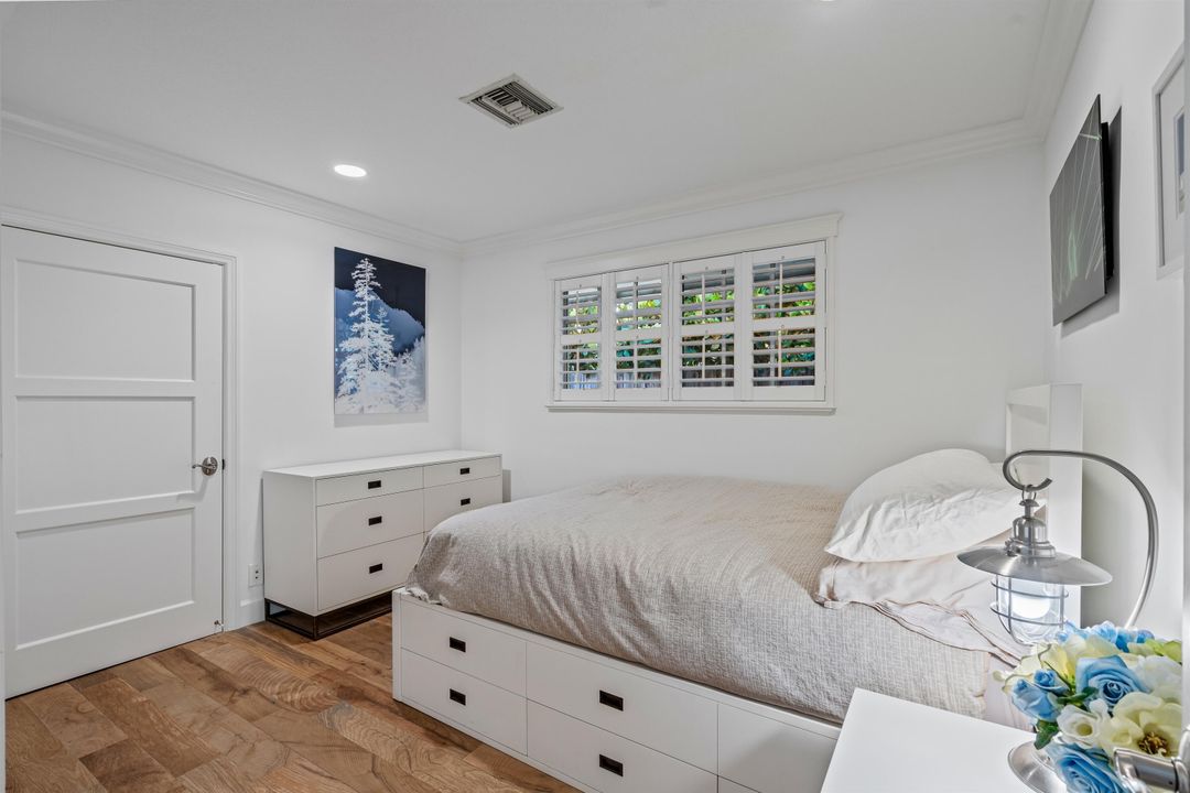 合同活跃: $2,495,000 (4 贝兹, 3 浴室, 2796 平方英尺)