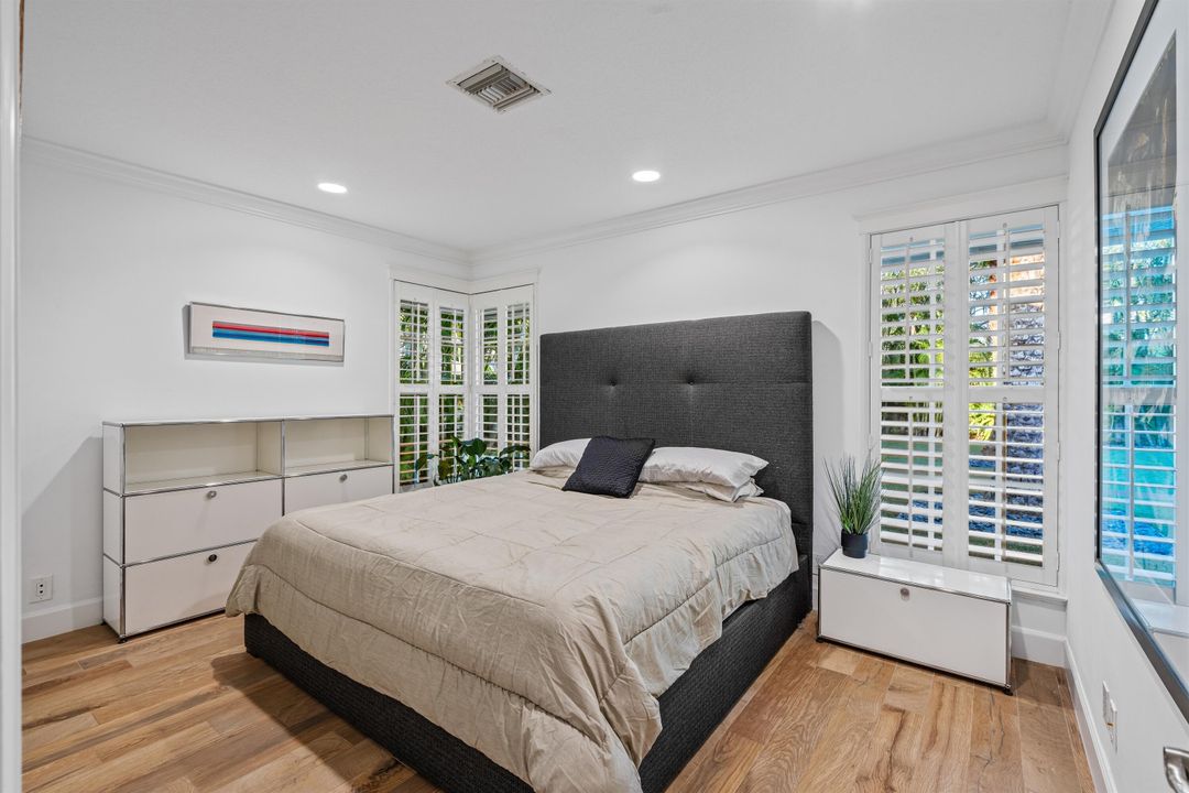 合同活跃: $2,495,000 (4 贝兹, 3 浴室, 2796 平方英尺)