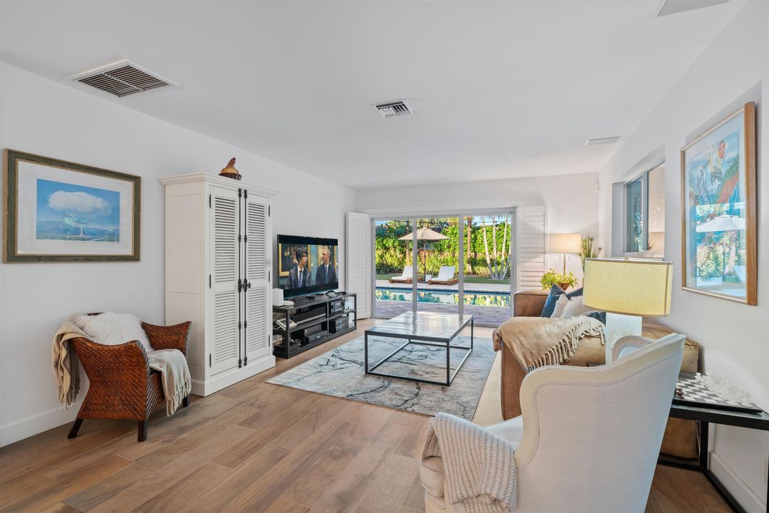 合同活跃: $2,495,000 (4 贝兹, 3 浴室, 2796 平方英尺)