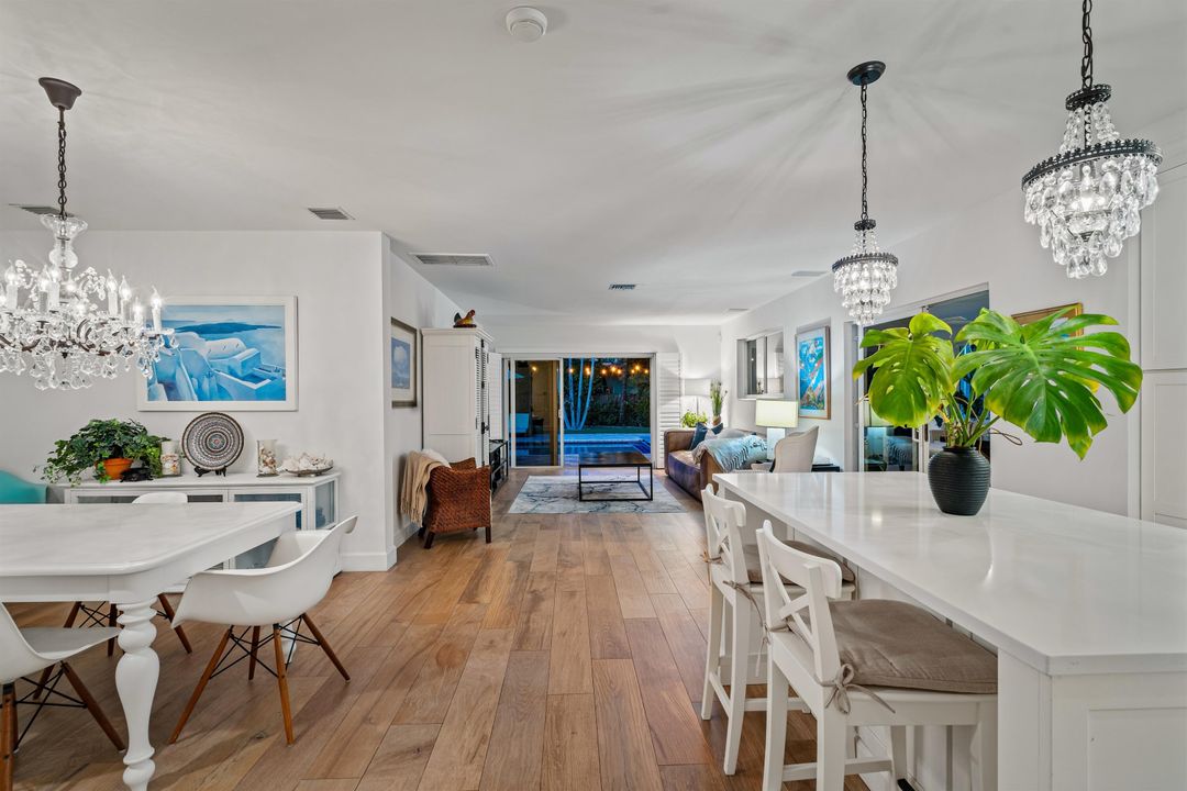 合同活跃: $2,495,000 (4 贝兹, 3 浴室, 2796 平方英尺)