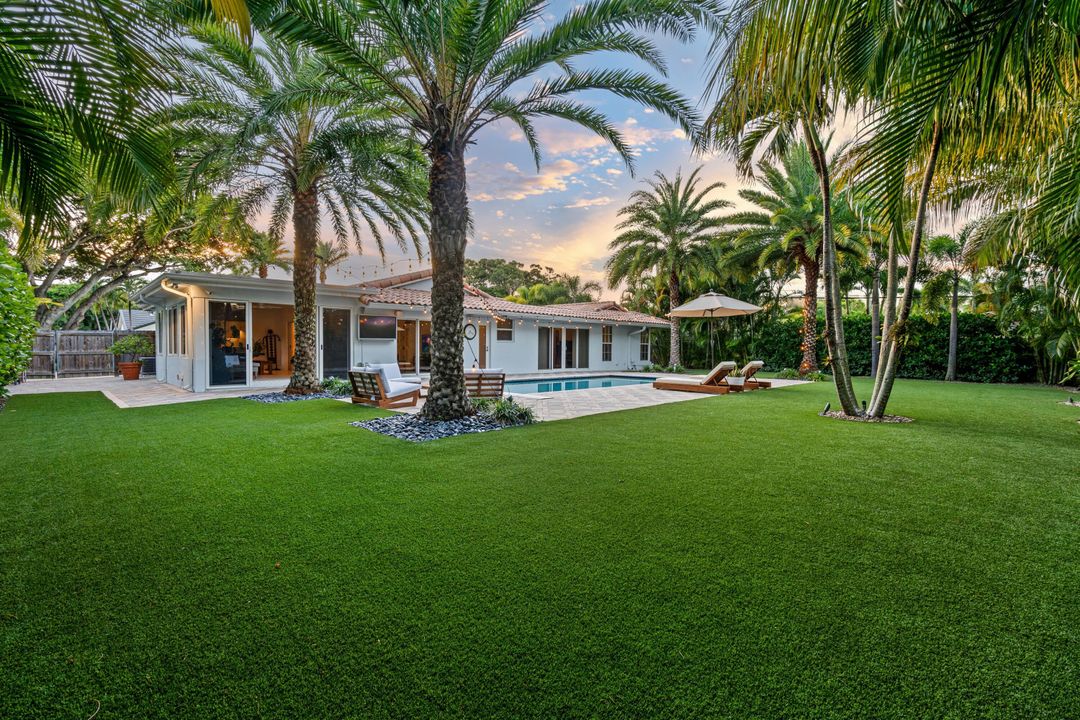 合同活跃: $2,495,000 (4 贝兹, 3 浴室, 2796 平方英尺)