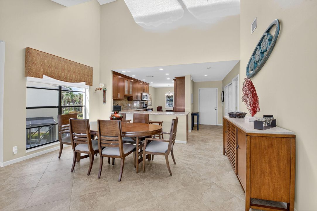 合同活跃: $6,000 (3 贝兹, 2 浴室, 2202 平方英尺)