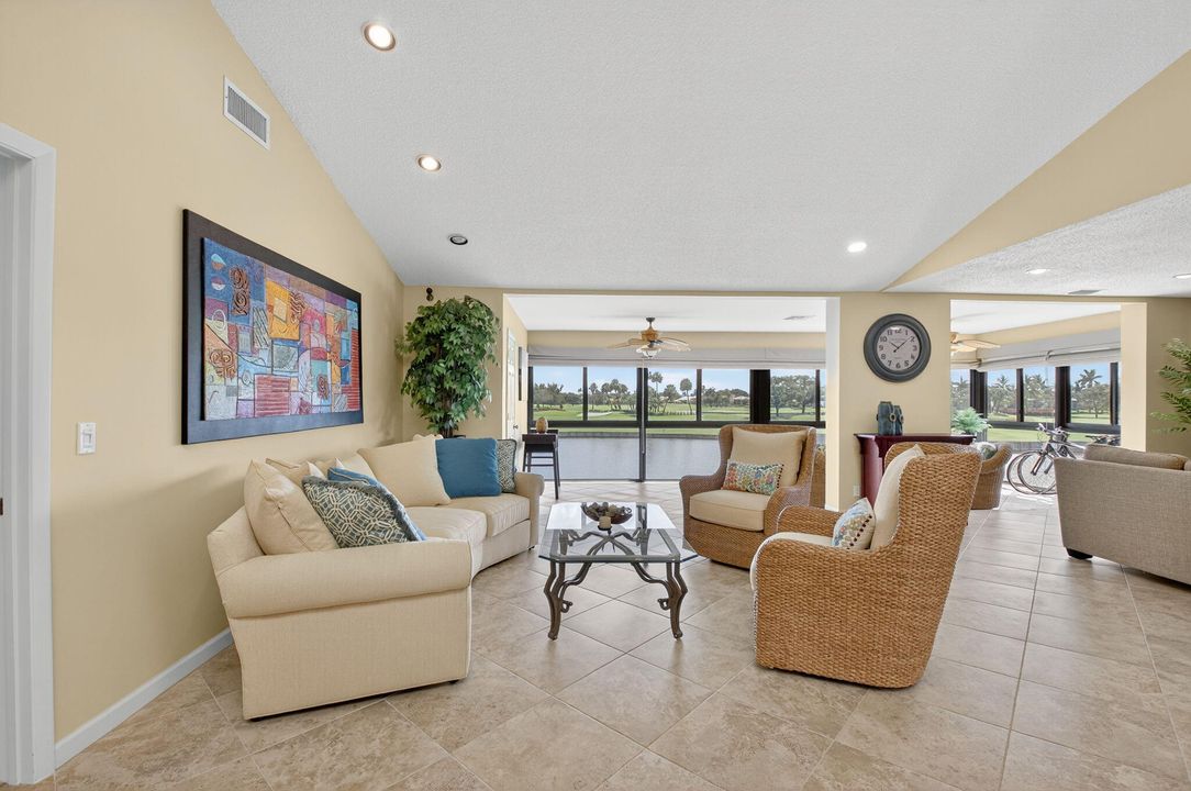 合同活跃: $6,000 (3 贝兹, 2 浴室, 2202 平方英尺)