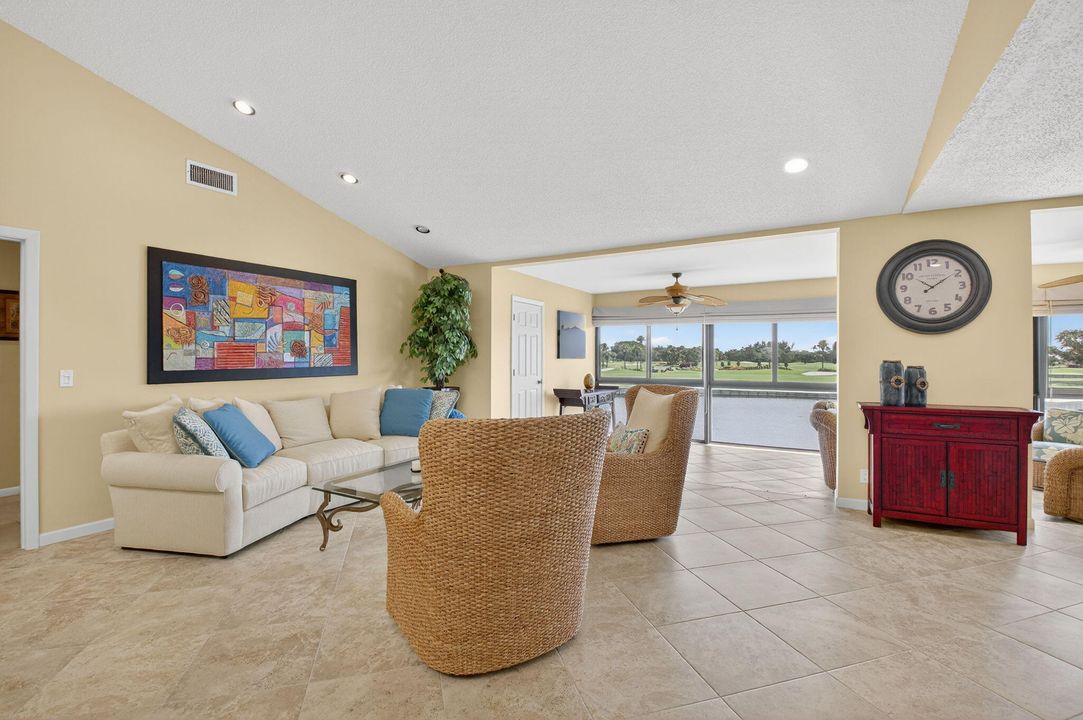 合同活跃: $6,000 (3 贝兹, 2 浴室, 2202 平方英尺)