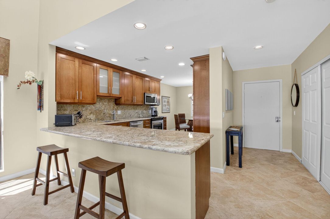 合同活跃: $6,000 (3 贝兹, 2 浴室, 2202 平方英尺)