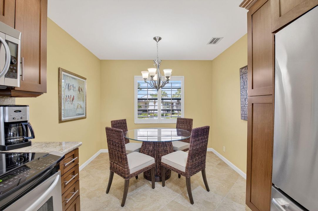 合同活跃: $6,000 (3 贝兹, 2 浴室, 2202 平方英尺)