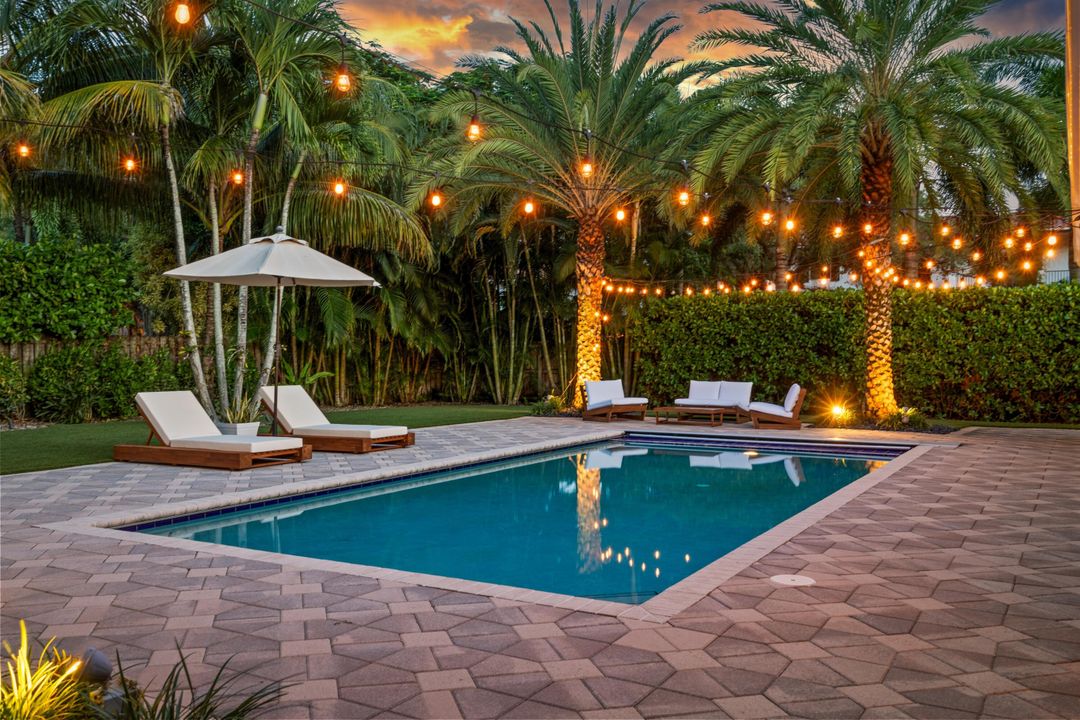 合同活跃: $2,495,000 (4 贝兹, 3 浴室, 2796 平方英尺)