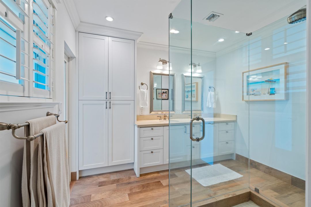 合同活跃: $2,495,000 (4 贝兹, 3 浴室, 2796 平方英尺)