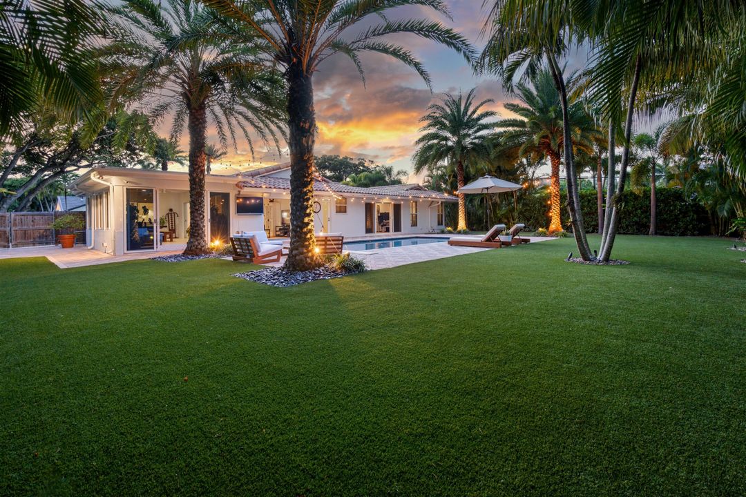 合同活跃: $2,495,000 (4 贝兹, 3 浴室, 2796 平方英尺)