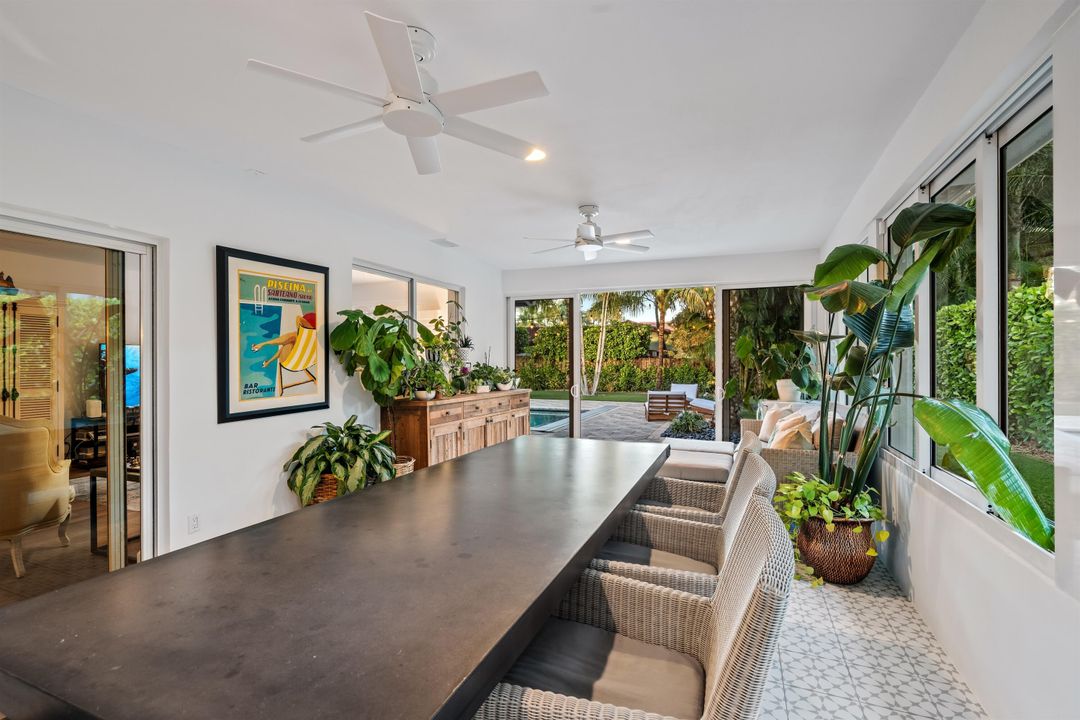 合同活跃: $2,495,000 (4 贝兹, 3 浴室, 2796 平方英尺)