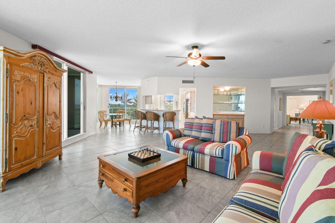 En Venta: $1,050,000 (3 camas, 2 baños, 2369 Pies cuadrados)