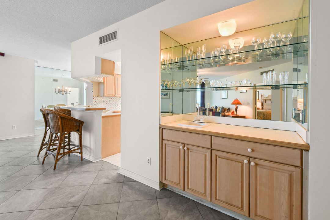 En Venta: $1,050,000 (3 camas, 2 baños, 2369 Pies cuadrados)