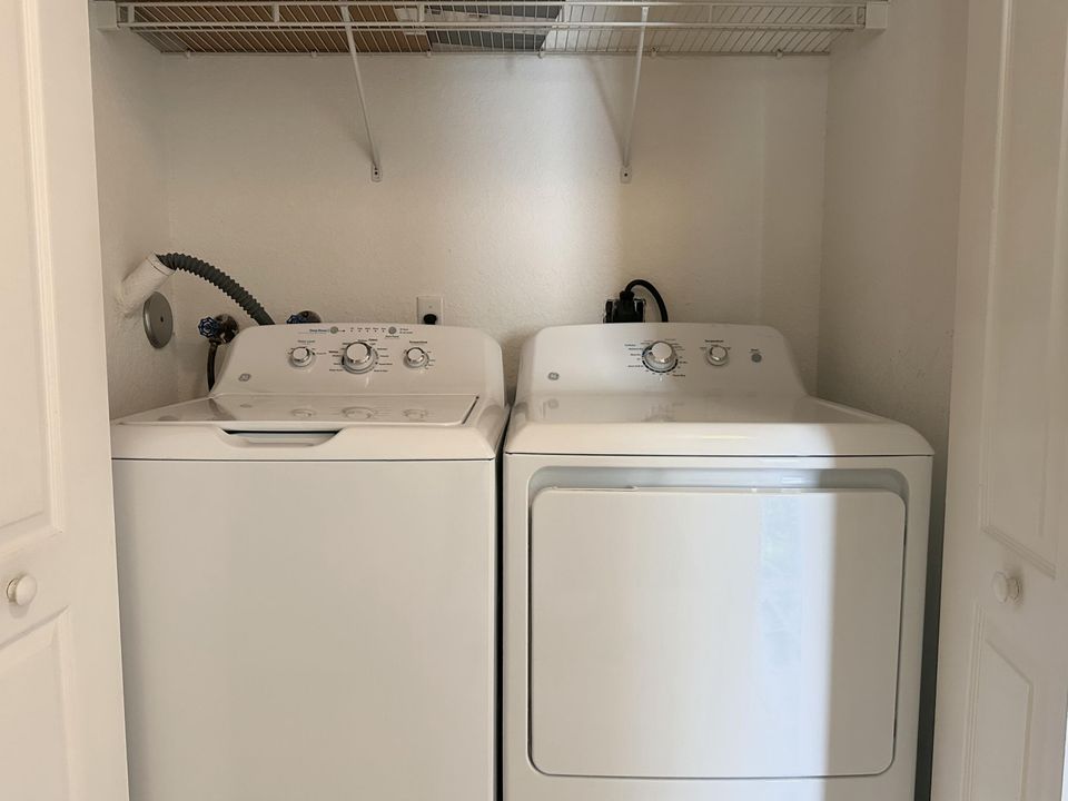 合同活跃: $2,400 (3 贝兹, 2 浴室, 1457 平方英尺)