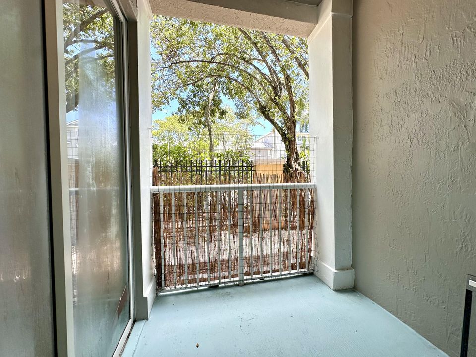 合同活跃: $2,400 (3 贝兹, 2 浴室, 1457 平方英尺)