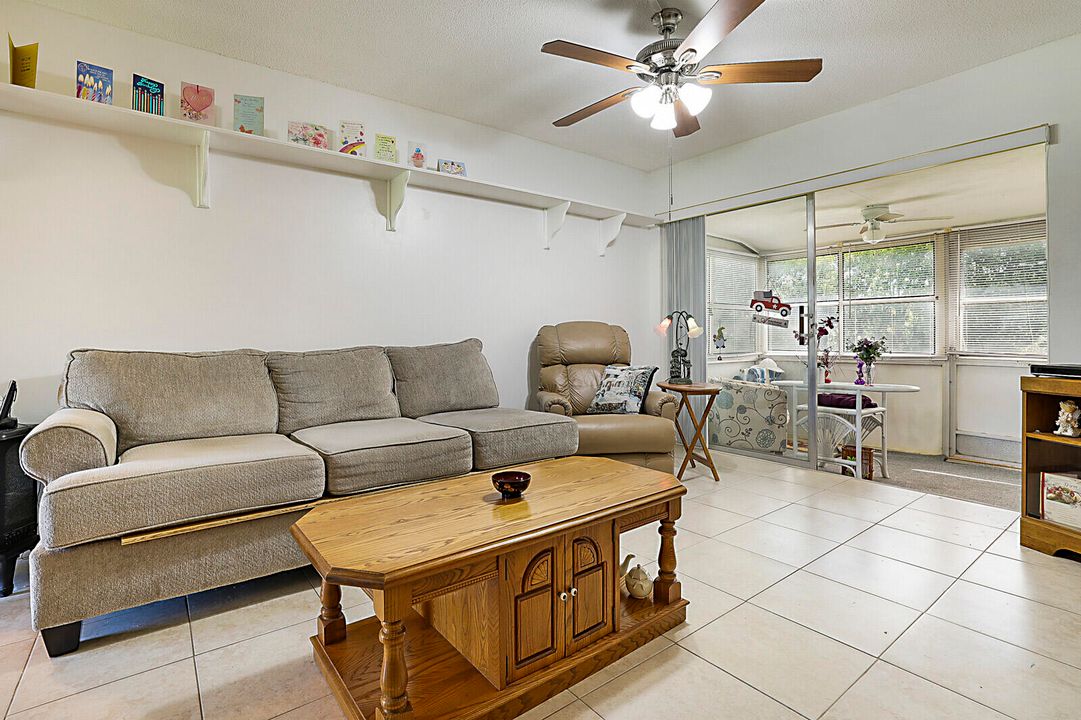 Active With Contract: $65,000 (1 beds, 1 baths, 611 Square Feet)