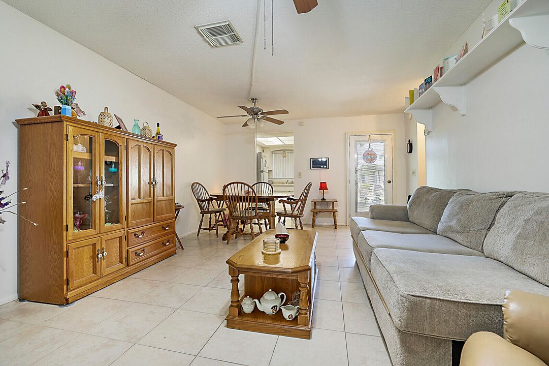 Active With Contract: $65,000 (1 beds, 1 baths, 611 Square Feet)