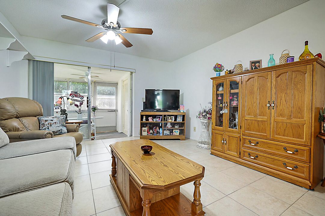 Active With Contract: $65,000 (1 beds, 1 baths, 611 Square Feet)