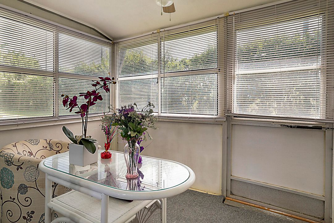 Active With Contract: $65,000 (1 beds, 1 baths, 611 Square Feet)