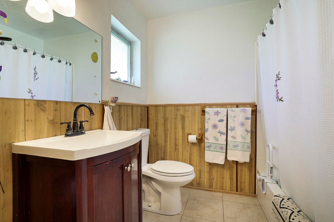 Active With Contract: $65,000 (1 beds, 1 baths, 611 Square Feet)