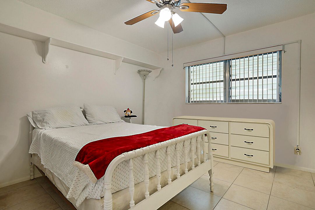 Active With Contract: $65,000 (1 beds, 1 baths, 611 Square Feet)