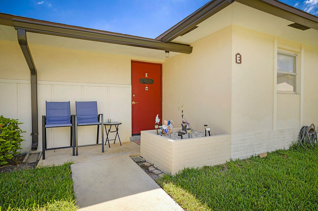 Active With Contract: $65,000 (1 beds, 1 baths, 611 Square Feet)