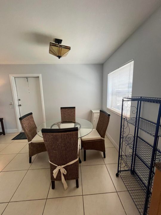 待售: $83,800 (2 贝兹, 2 浴室, 880 平方英尺)