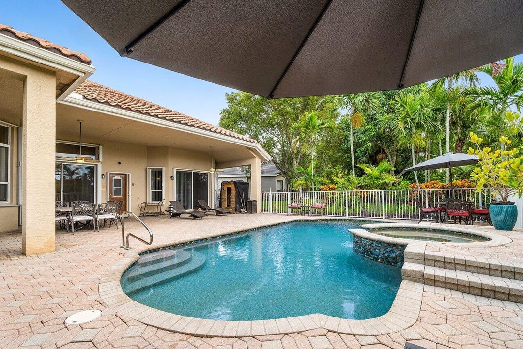 Activo con contrato: $1,150,000 (5 camas, 3 baños, 3178 Pies cuadrados)