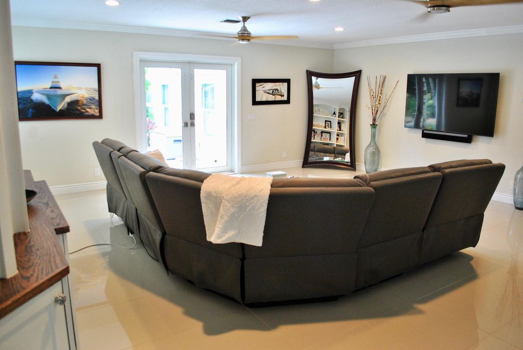 На продажу: $2,100,000 (4 спален, 2 ванн, 3766 Квадратных фут)