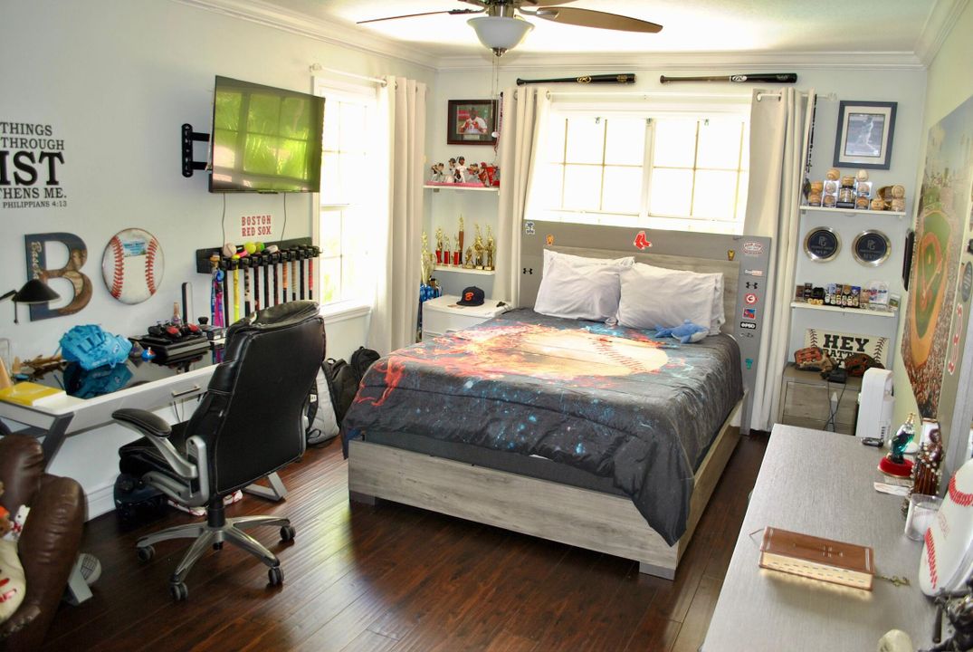 На продажу: $2,100,000 (4 спален, 2 ванн, 3766 Квадратных фут)