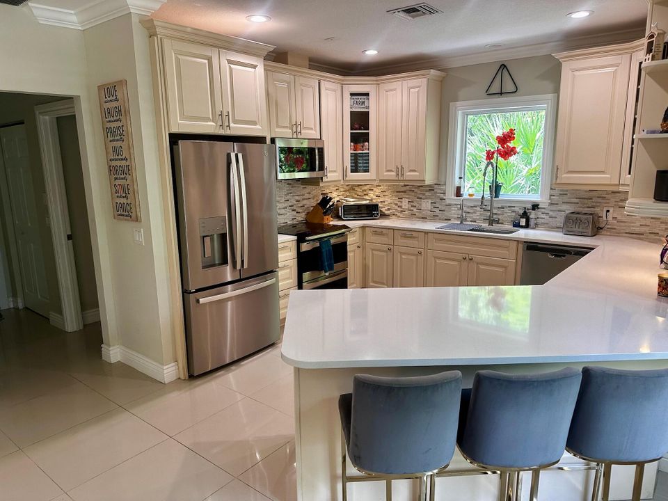 На продажу: $2,100,000 (4 спален, 2 ванн, 3766 Квадратных фут)