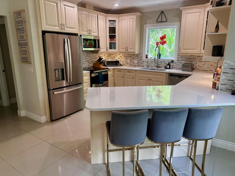 На продажу: $2,100,000 (4 спален, 2 ванн, 3766 Квадратных фут)