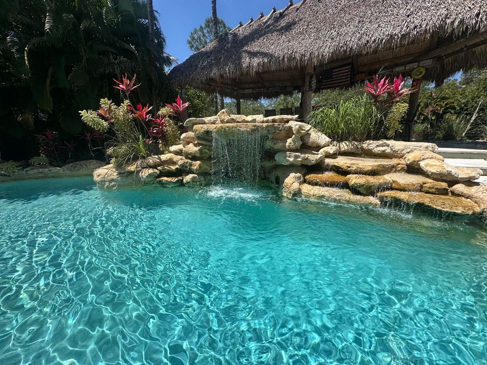 На продажу: $2,100,000 (4 спален, 2 ванн, 3766 Квадратных фут)