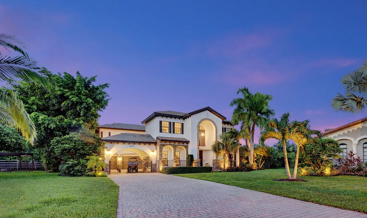 Active With Contract: $1,889,000 (6 beds, 4 baths, 4441 Square Feet)