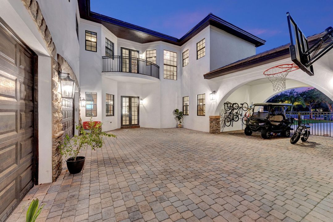 Active With Contract: $1,889,000 (6 beds, 4 baths, 4441 Square Feet)