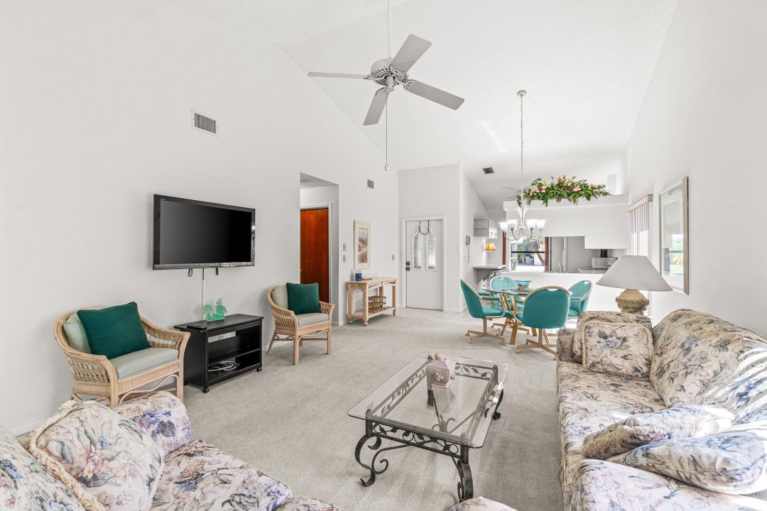 For Sale: $329,900 (2 beds, 2 baths, 1638 Square Feet)