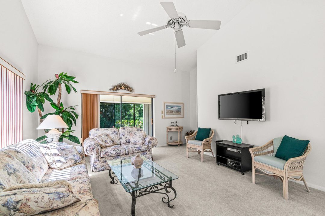 For Sale: $329,900 (2 beds, 2 baths, 1638 Square Feet)