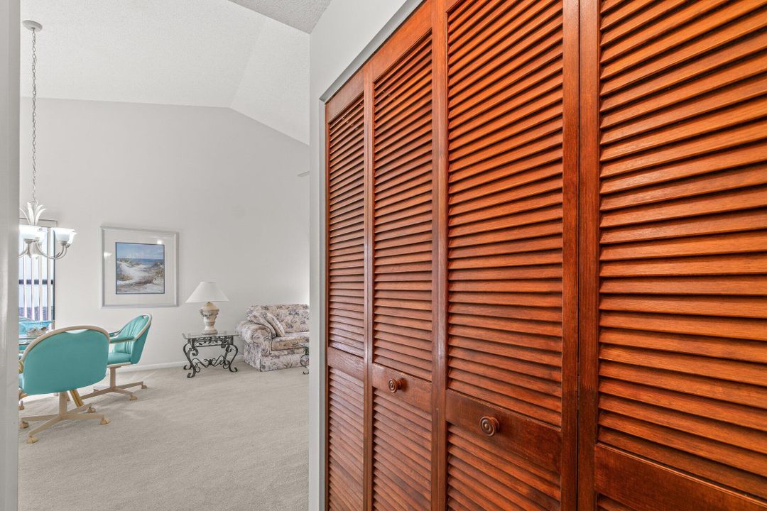 For Sale: $329,900 (2 beds, 2 baths, 1638 Square Feet)