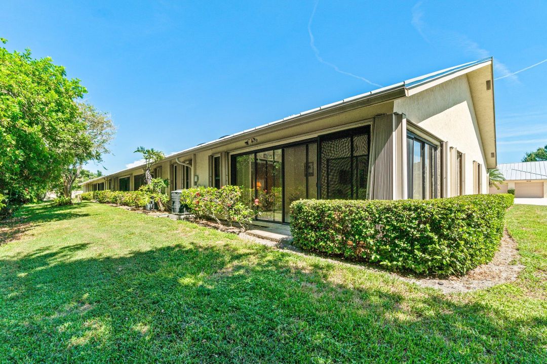 For Sale: $329,900 (2 beds, 2 baths, 1638 Square Feet)