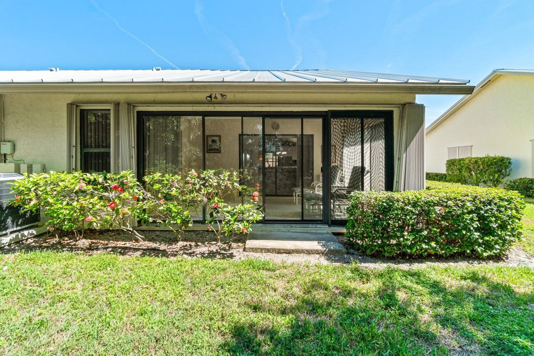 For Sale: $329,900 (2 beds, 2 baths, 1638 Square Feet)