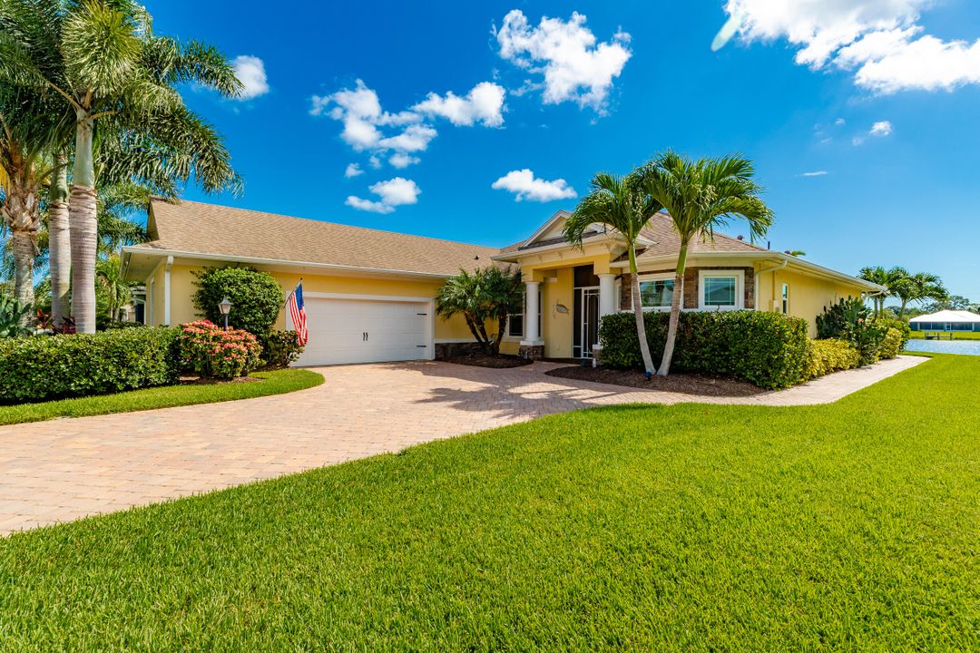 For Sale: $699,900 (4 beds, 3 baths, 2649 Square Feet)