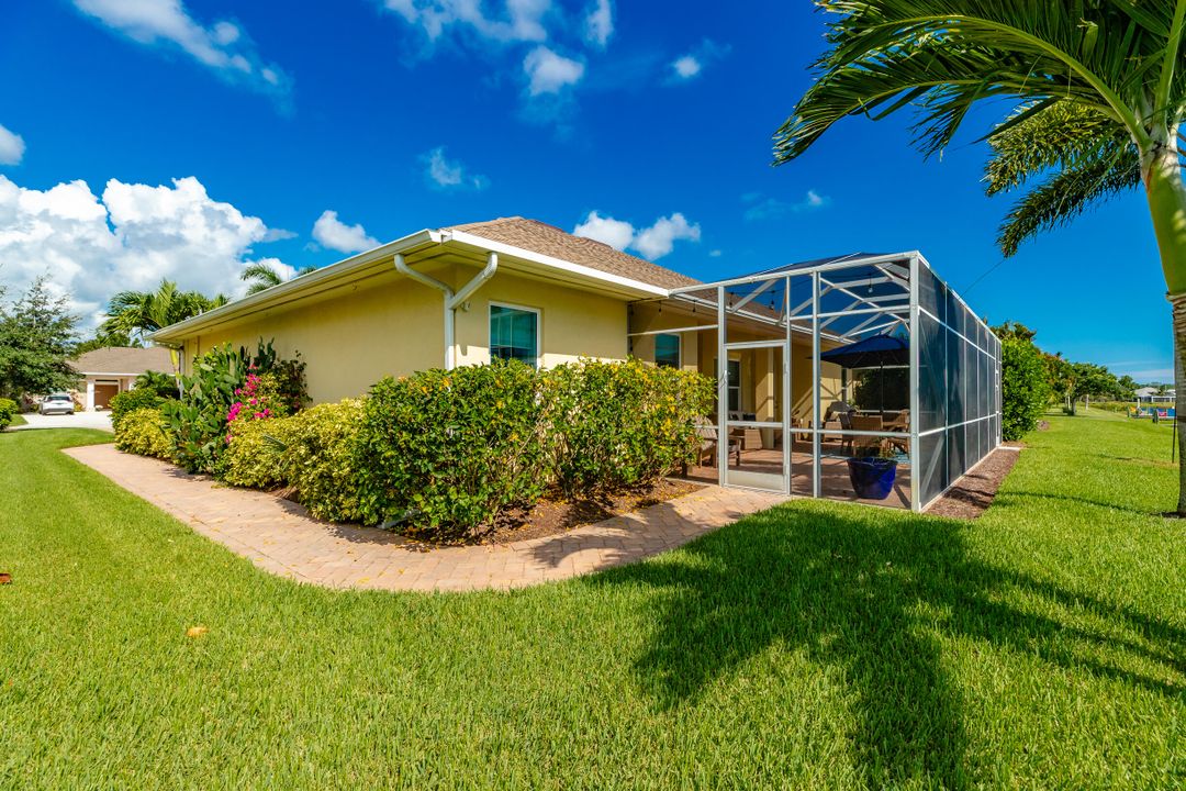 For Sale: $699,900 (4 beds, 3 baths, 2649 Square Feet)