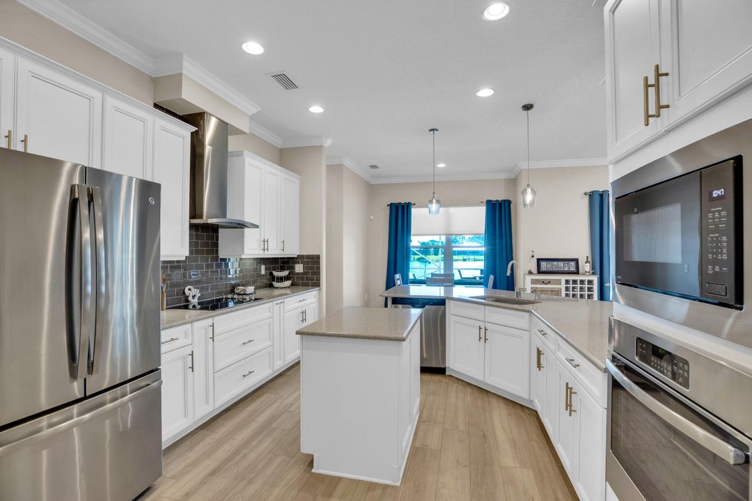 For Sale: $699,900 (4 beds, 3 baths, 2649 Square Feet)