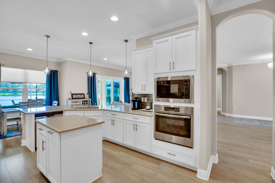 For Sale: $699,900 (4 beds, 3 baths, 2649 Square Feet)