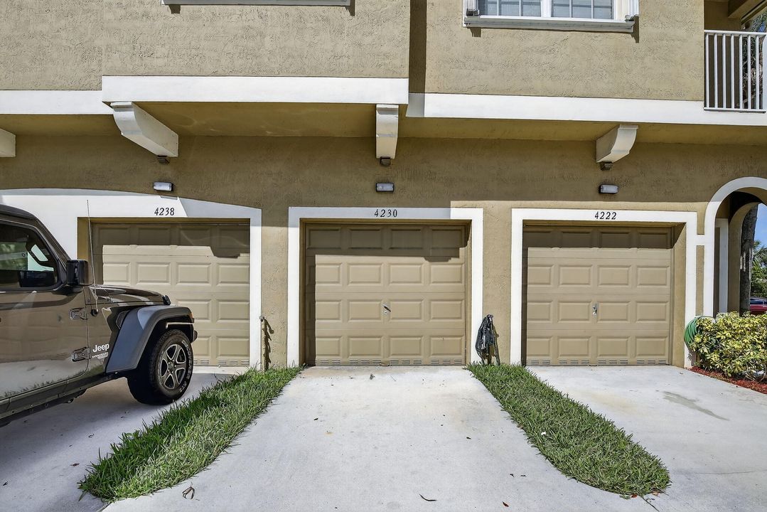 合同活跃: $330,000 (3 贝兹, 2 浴室, 1210 平方英尺)