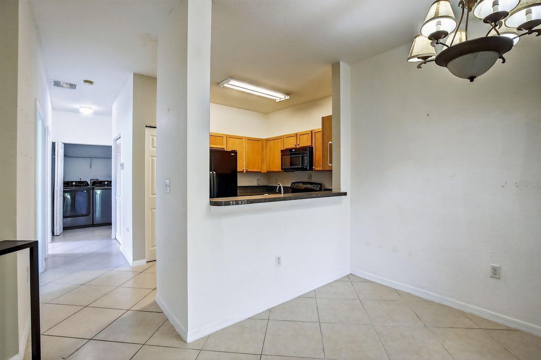 合同活跃: $330,000 (3 贝兹, 2 浴室, 1210 平方英尺)