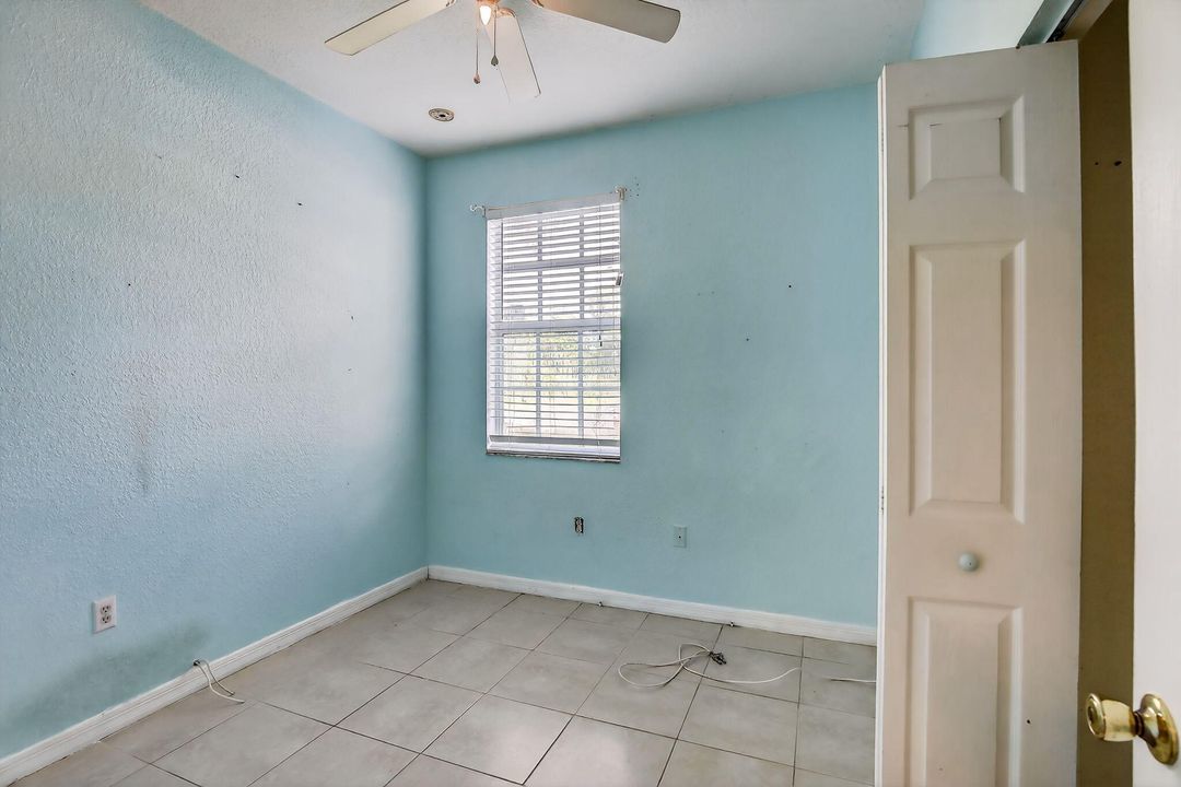 合同活跃: $330,000 (3 贝兹, 2 浴室, 1210 平方英尺)